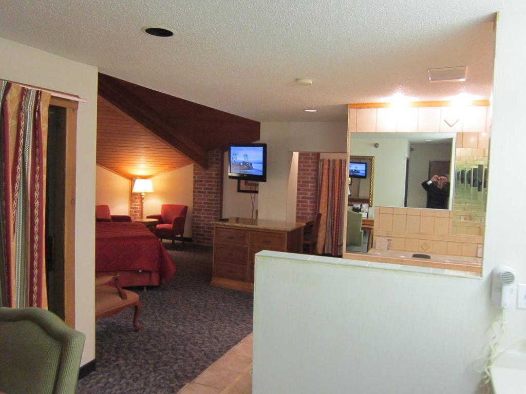 American Inn And Suites Ionia Habitación foto